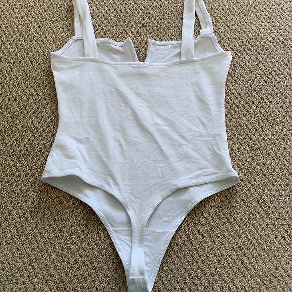 Aritzia Notch Bodysuit *New* - Picture 4 of 4